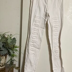 Umgee White Skinny Jeans with Distressed Detailing